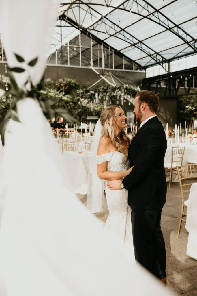 Bride and groom posing for their Planterra Conservatory wedding photos in 