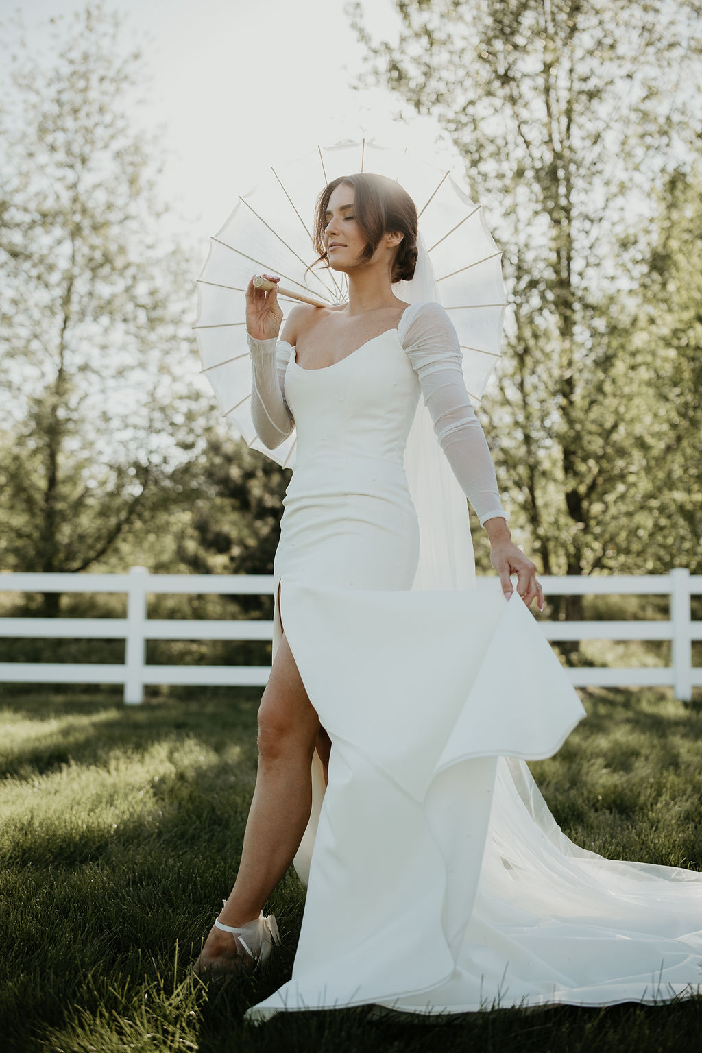 Bride posing outdoors - Être Farms