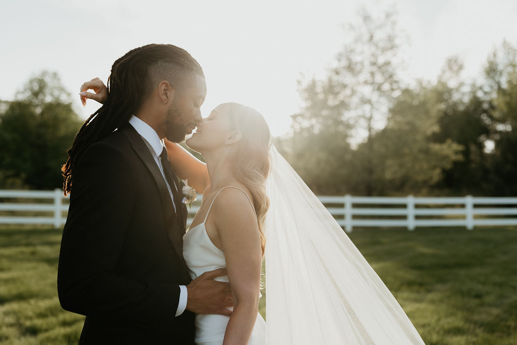 Bride and grooms portraits at Être Farms wedding venue